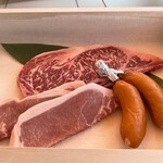 BBQテラス さんぴあ 佐久×軽井沢 - 当店自慢の蓼科牛サーロイン、ホエー豚、骨付きソーセージ