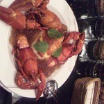 ル・ミストラル - 北海道のザリガニ。真ん中に桃のブランマンジェ、コンソメ系ジュレ