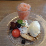 KITCHEN TSUNAGU - 西瓜のグラニテと西瓜とヴァニラアイスクリーム（飲み物付き、７５０円）