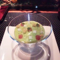 ラトリエ ドゥ ジョエル・ロブション - 前菜：下にズワイ蟹、上がアボカドのソース