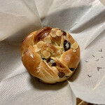 DONQ - 北海道小豆の豆乳クリームパン ¥260