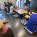 大衆うなぎ もとやま - ほぼ満席な店内