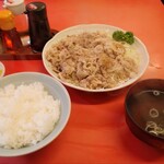 Hyakkirou - 朝鮮焼き定食のごはん半分。これに小鉢で野菜炒めと餃子2個が付きます。