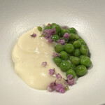 パルコ フィエラ - ミルク牡蠣と藁焼きスナップえんどうカリフラワーソース