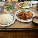 キッチン あずま - ⭐︎︎︎ 日替わり定食定食（ヤンニョムチキン）
      　珈琲・ミニサラダ付き　　 税込 １,０００ 円︎︎