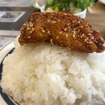 キッチン あずま - ヤンニョムチキンを…
      オン〜♪・ザ❗️ライス〜♪(^O^)♡