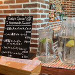 TOKYO CLASSIC CAMP CAFE - カウンターのデザートメニュー。