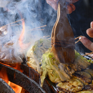 맛이 넘치는 색칠에 전해. 엄선한 재료로 만드는 꼬치구이