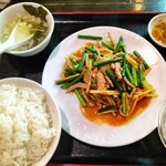 135酒場 - にんにくの芽と豚肉炒め定食550円