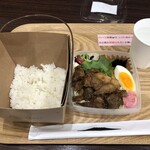 スカイ カフェ カゴシマ - あご肉焼弁当：８８０円