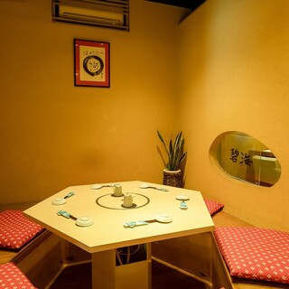 [Entertainment/important day] Private room with hexagonal sunken kotatsu tatami room