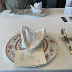 赤坂璃宮 赤坂本店 - テーブルセットされている