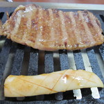 龍園 - 上ロースが焼けました