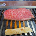 龍園 - 上ロースとコリコリを焼き始めました