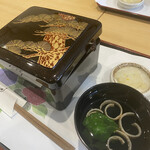 大衆うなぎ もとやま - 蓋が浮いてる（笑）