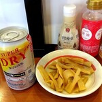 Kourakuen - 「アサヒスーパードライ生ジョッキ缶」と「メンマ」が着皿＼(^o^)／　　「泉バイパス店」さんに続いて「荒巻店」さんもグラスは無し。SDGsにはよいかも(^.^)b
