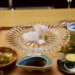 一本杉 川嶋 - 天然ヒラメとアオリイカ　10年物吉和山葵、能登塩、自家製土佐醤油、ちり酢