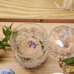 一本杉 川嶋 - 甘海老とおこぜ昆布〆芹の胡麻和え