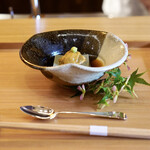 一本杉 川嶋 - 出来立て胡麻豆腐と能登の雲丹　10年物の吉和山葵と割醤油