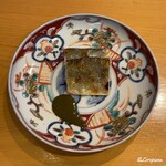 小判寿司 - 鮎の一夜干を鮎の肝ソースとともに