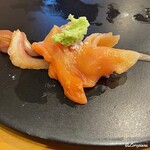 小判寿司 - 香り高い本玉の赤貝を塩と山葵で