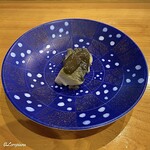 小判寿司 - 煮鮑を鮑の肝ソースとともに