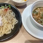 ra-mennikudomburiyoshinaritoripaitantorijin - 極み醤油つけ麺（冷）