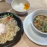 らーめん、肉丼ぶり 吉成鶏白湯 鶏神 - 極み醤油つけ麺（冷）