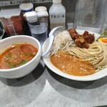 旨辛ラーメン 表裏 - 