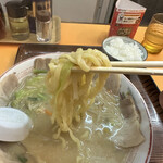 ラーメン金ちゃん - 麺