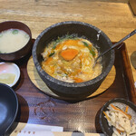Wabiya koreki dou - 侘家名物　石焼親子丼定食　1,600円