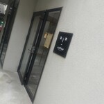 ビブコーヒー - Tシャツにしたら売れそうなロゴが目印