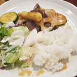 キッチン ブルー グローブ - ２回目はサラダも添えます