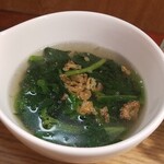 キッチン ブルー グローブ - ほうれん草スープのアップ