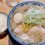 麺屋 八海山 - 味玉入煮干しそば、白ごはん中