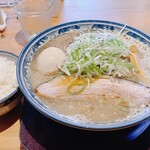 麺屋 八海山 - 味玉入煮干しそば、白ごはん中