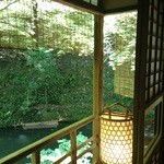 平野屋 - 回り縁と庭と池