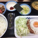 松屋 - 2019/12/21 ソーセージエッグ定食（牛皿）