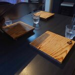 麺屋 我ガ - 下敷きを敷くことで、ラーメンが食べやすい高さに！！