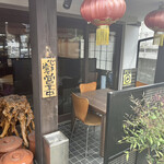 山水家 - 入り口横の待合スペース