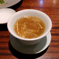 新中国料理HARAKAWA 北新地店 - 気仙沼産フカヒレスープ