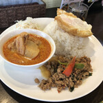 タイ料理 バーンラック - ガパオとマッサマンカレー