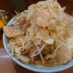 ラーメン BooBoo太郎。 - ラーメン小（ヤサイマシ・アブラマシ）＋生卵