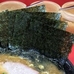 ラーメン 杉田家 - 海苔増しは5枚90円。