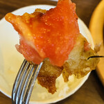 炭火ハンバーグ 肉焼き亭 - トマトをのせていただくフライドポテト♫