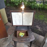 シェ草間 - 玄関前