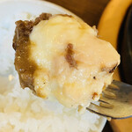 炭火ハンバーグ 肉焼き亭 - カマンベールチーズも良き♫