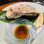 日本料理 梅林 - こちらは元気いっぱいプリプリの岩牡蠣