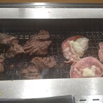 幸せの焼肉食べ放題 かみむら牧場 - 