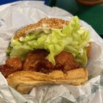 ラッキーピエロ - チャイニーズチキンバーガー梅（松竹梅の梅、レタスとチキンのみ）